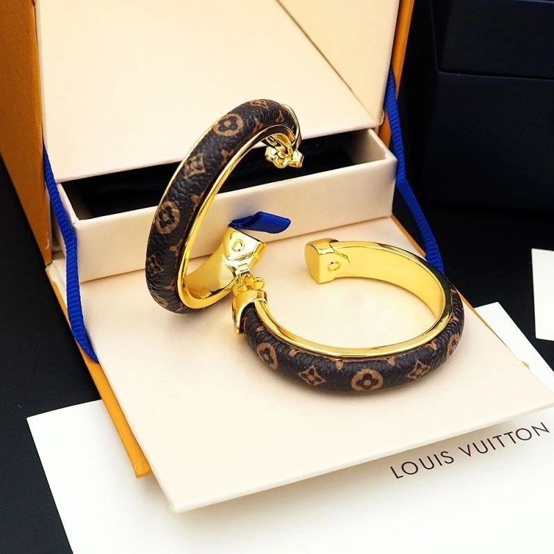 Sporty Louis Vuitton Earrings 249492