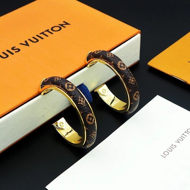 Sporty Louis Vuitton Earrings 249492
