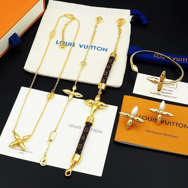 Sporty Louis Vuitton Earrings 249492