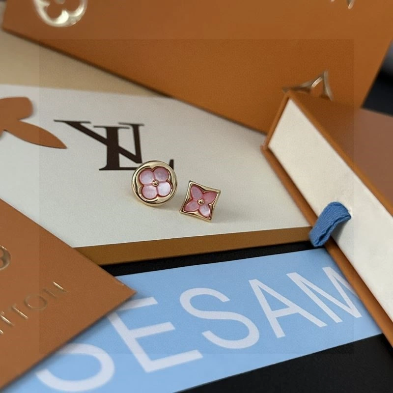Sporty Louis Vuitton Earrings 249477