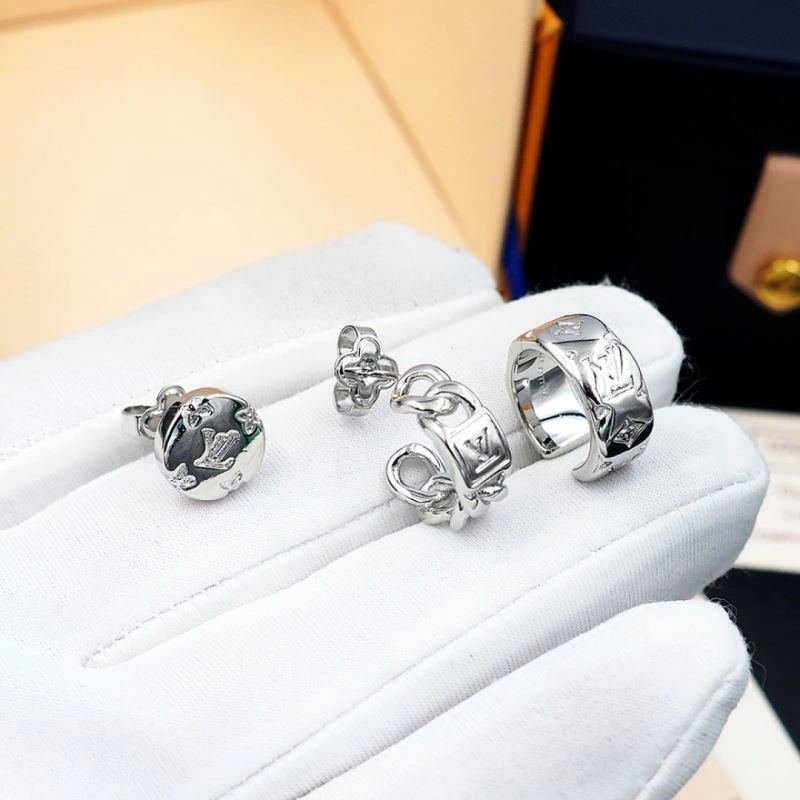 Louis Vuitton Earrings Attractive 249422