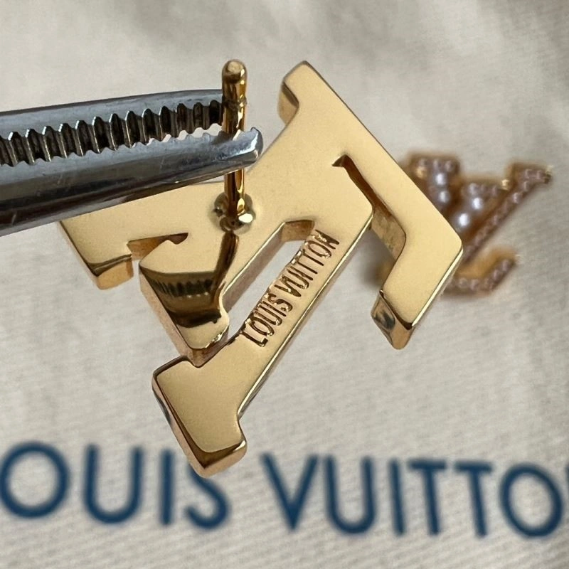 Louis Vuitton Earrings Compact 249023