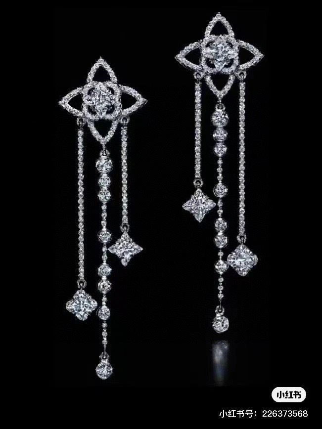 Louis Vuitton Earrings Stretchable 249026
