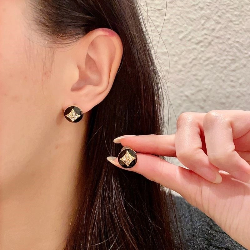 Flexible Louis Vuitton Earrings 248992