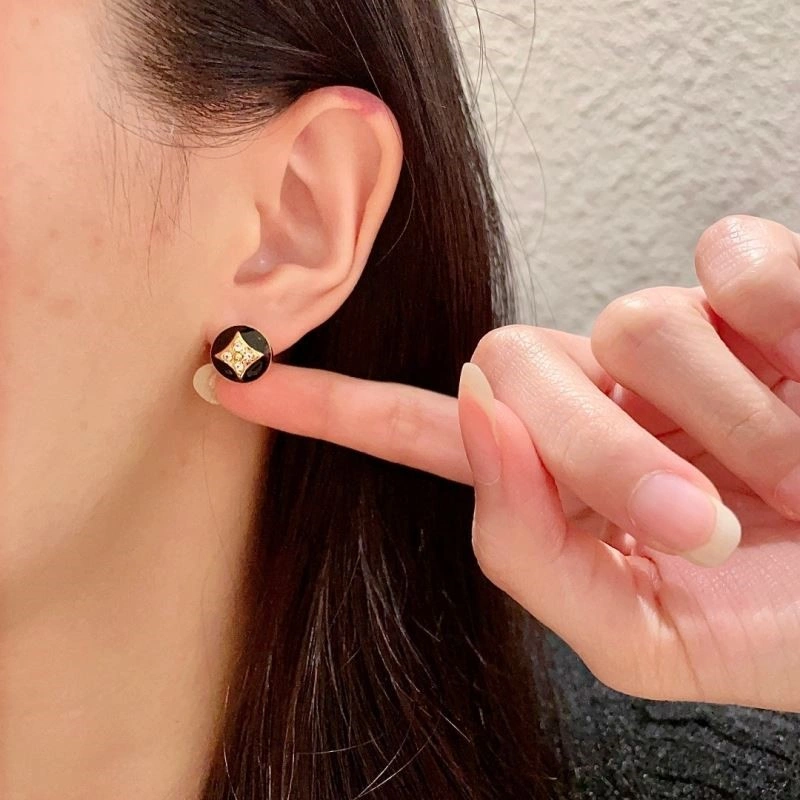 Flexible Louis Vuitton Earrings 248992