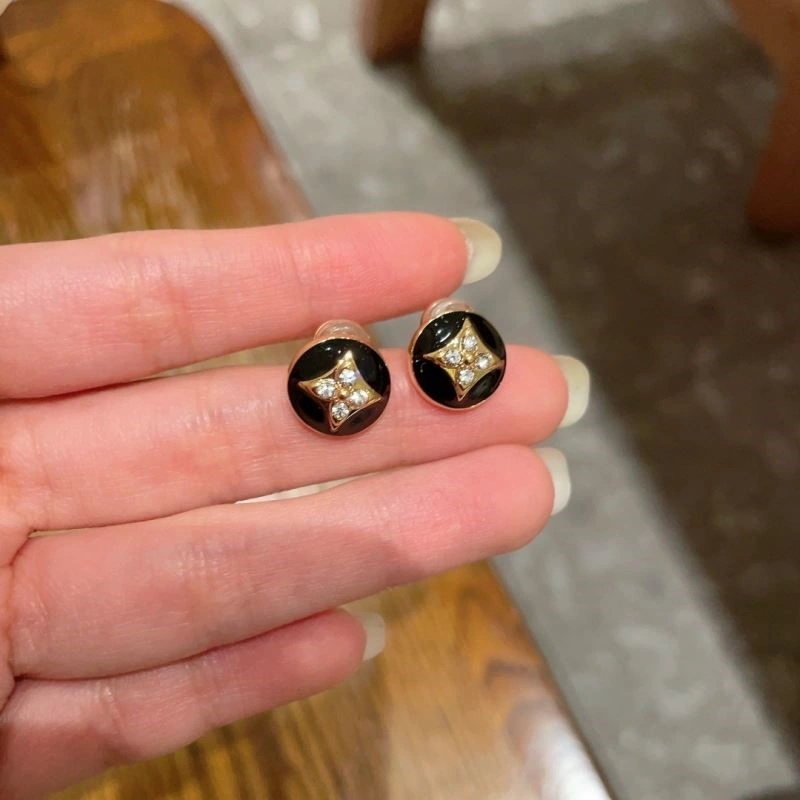 Flexible Louis Vuitton Earrings 248992