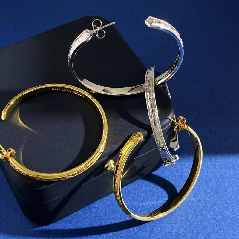 Lightweight Louis Vuitton Earrings 248994