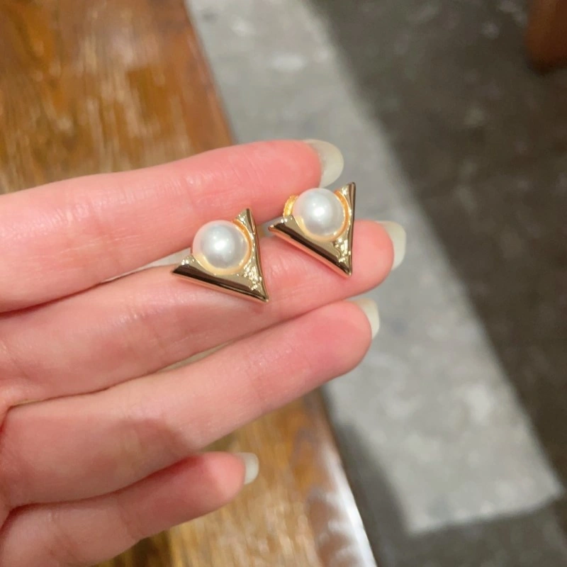 Louis Vuitton Earrings Contemporary 248589