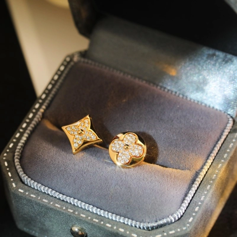 Louis Vuitton Earrings Effortless 248576