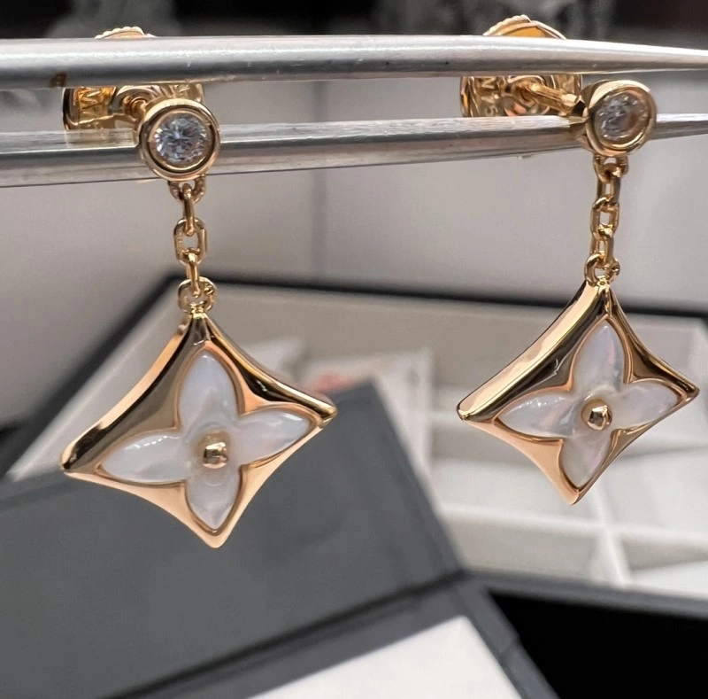 Louis Vuitton Earrings Effortless 248578