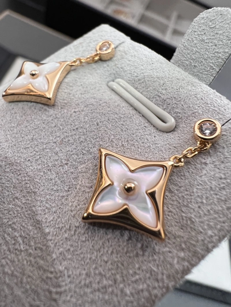 Louis Vuitton Earrings Effortless 248578
