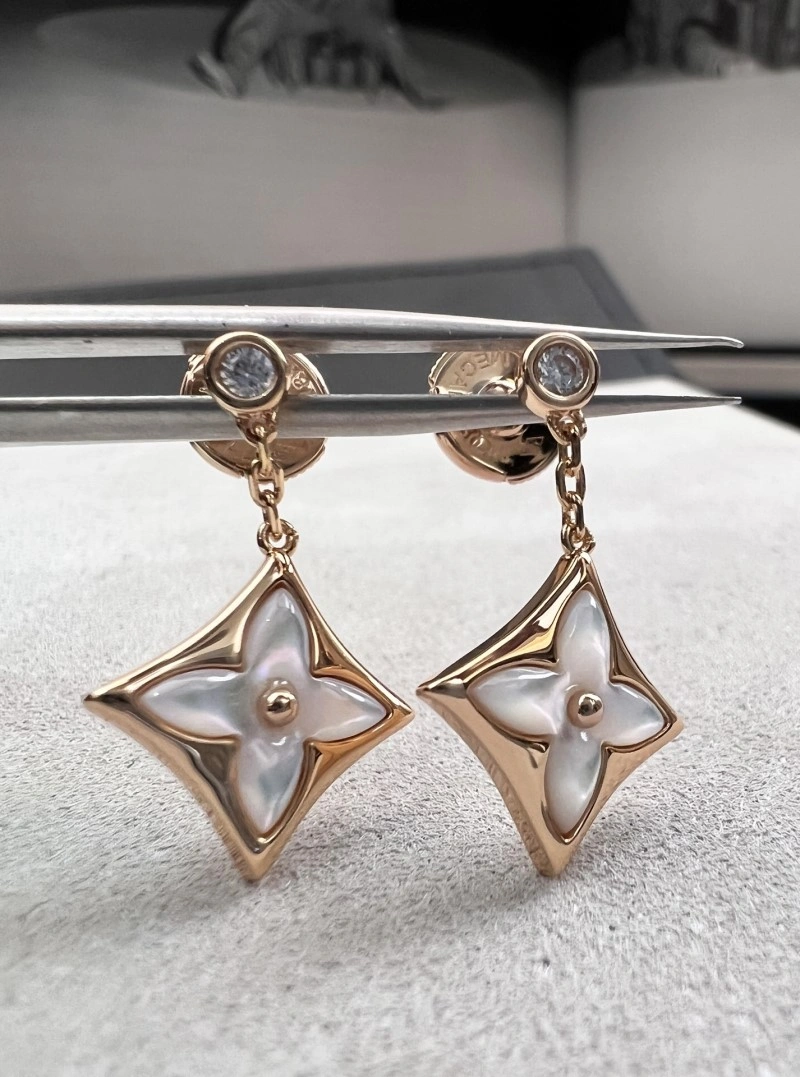Louis Vuitton Earrings Effortless 248578