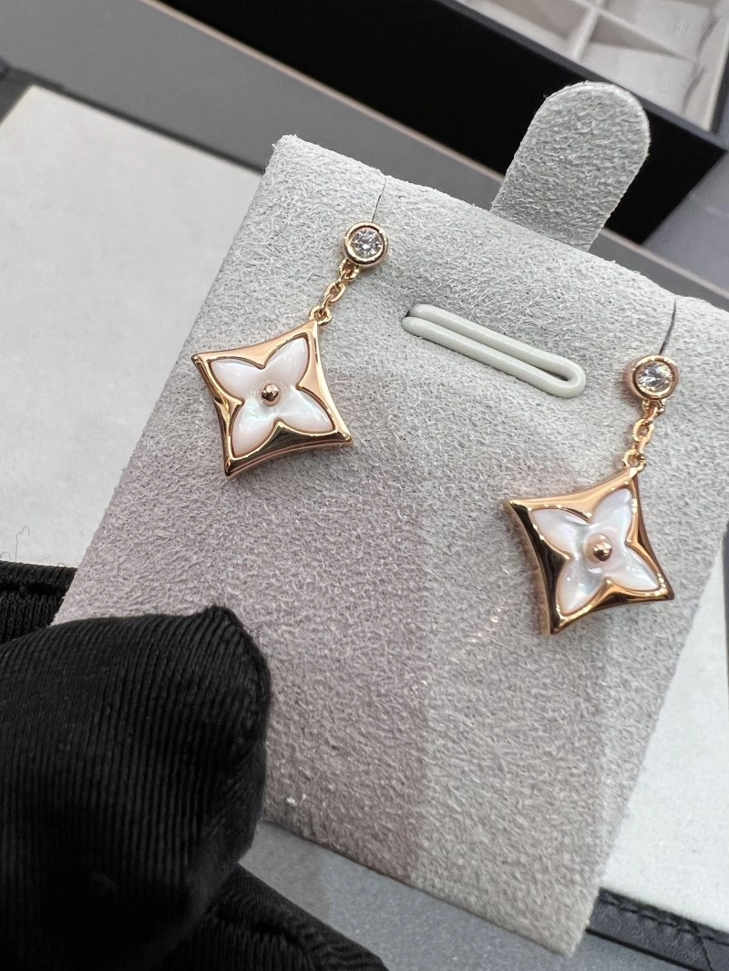 Louis Vuitton Earrings Effortless 248578