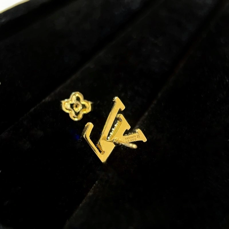 Cozy Louis Vuitton Earrings 248565