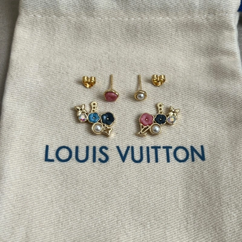 Sleek Louis Vuitton Earrings 248063