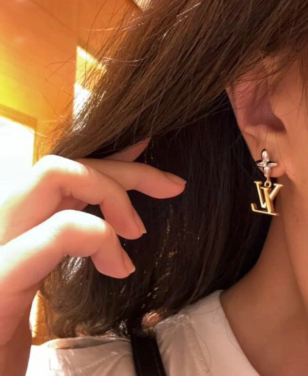 Sporty Louis Vuitton Earrings 248078