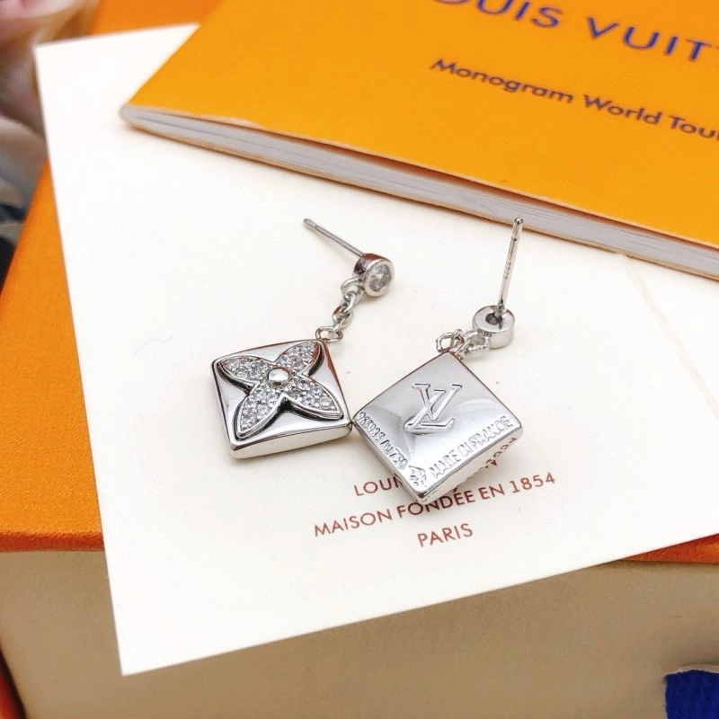 Louis Vuitton Earrings Compact 248067