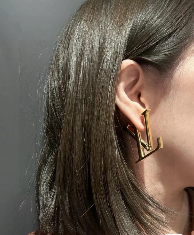 Versatile Louis Vuitton Earrings 247999