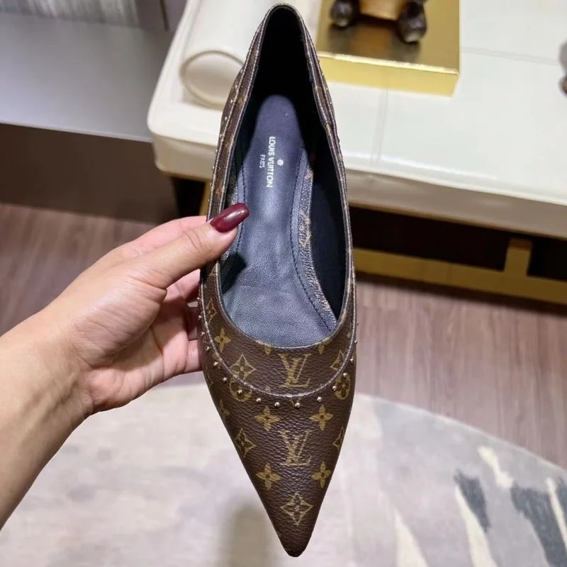 Louis Vuitton Flat Shoes Sophisticated 32388