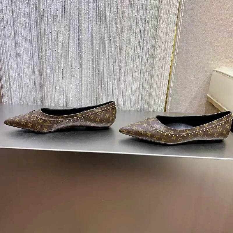 Louis Vuitton Flat Shoes Sophisticated 32388