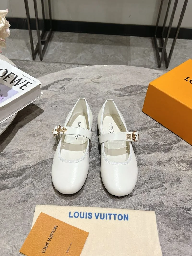 NewStyle Louis Vuitton Flat Shoes 32389