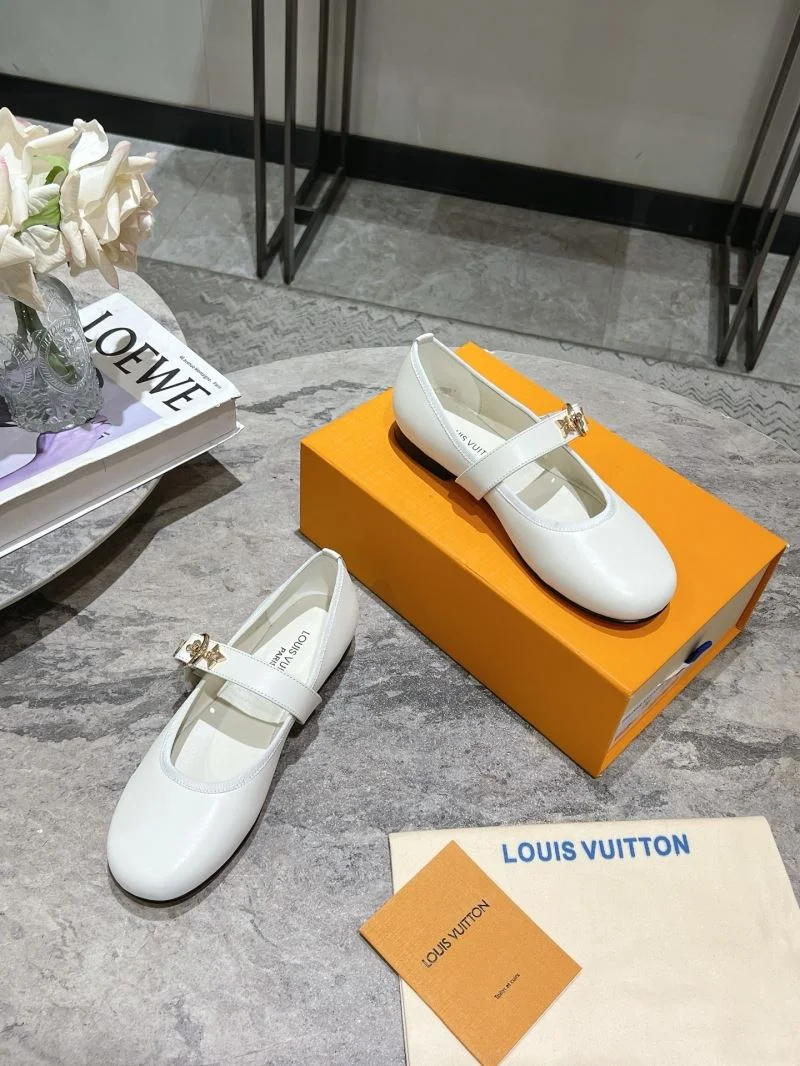NewStyle Louis Vuitton Flat Shoes 32389