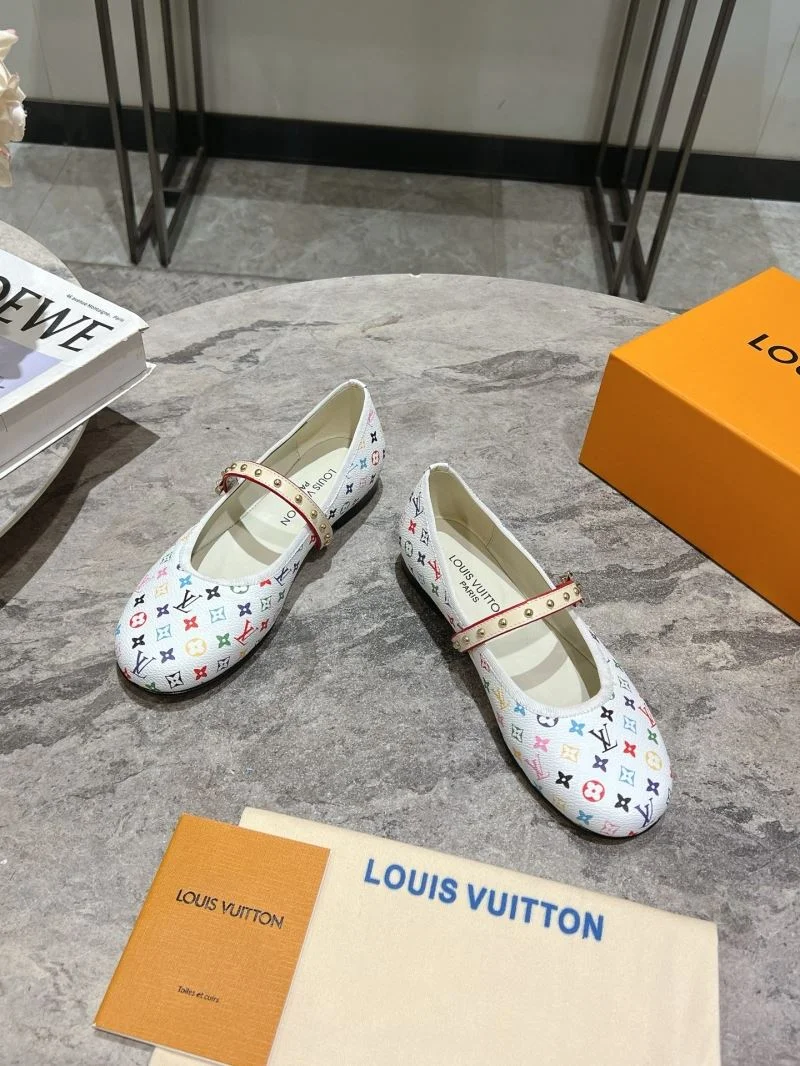 Louis Vuitton Flat Shoes Contemporary 32385