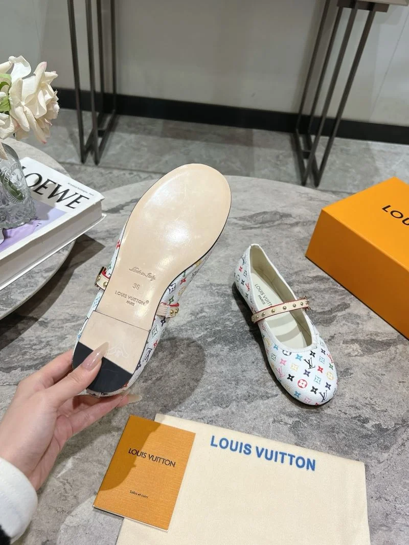 Louis Vuitton Flat Shoes Contemporary 32385