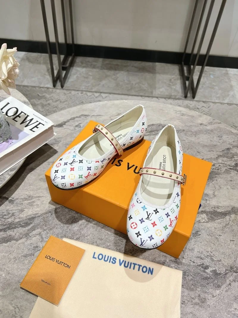 Louis Vuitton Flat Shoes Contemporary 32385