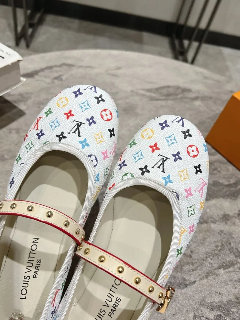 Louis Vuitton Flat Shoes Contemporary 32385