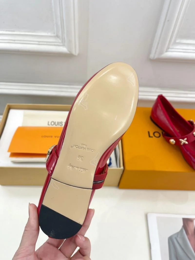 Louis Vuitton Flat Shoes Unisex 32386