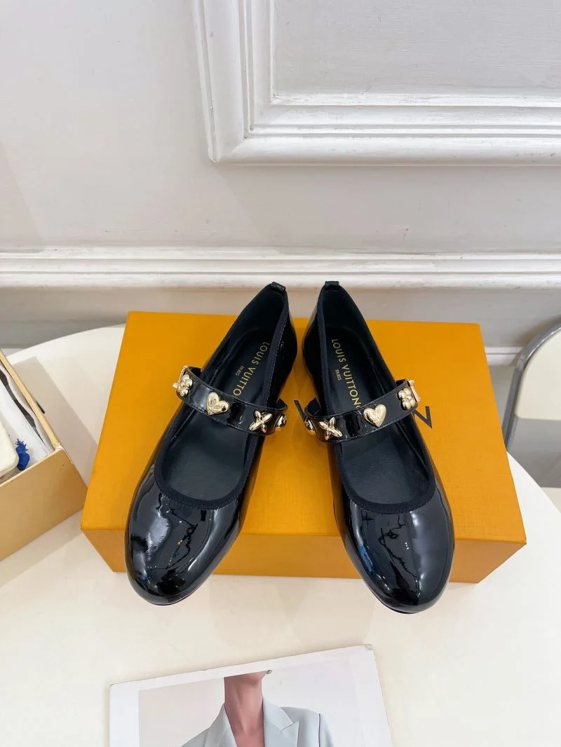 Louis Vuitton Flat Shoes Trendsetting 32396