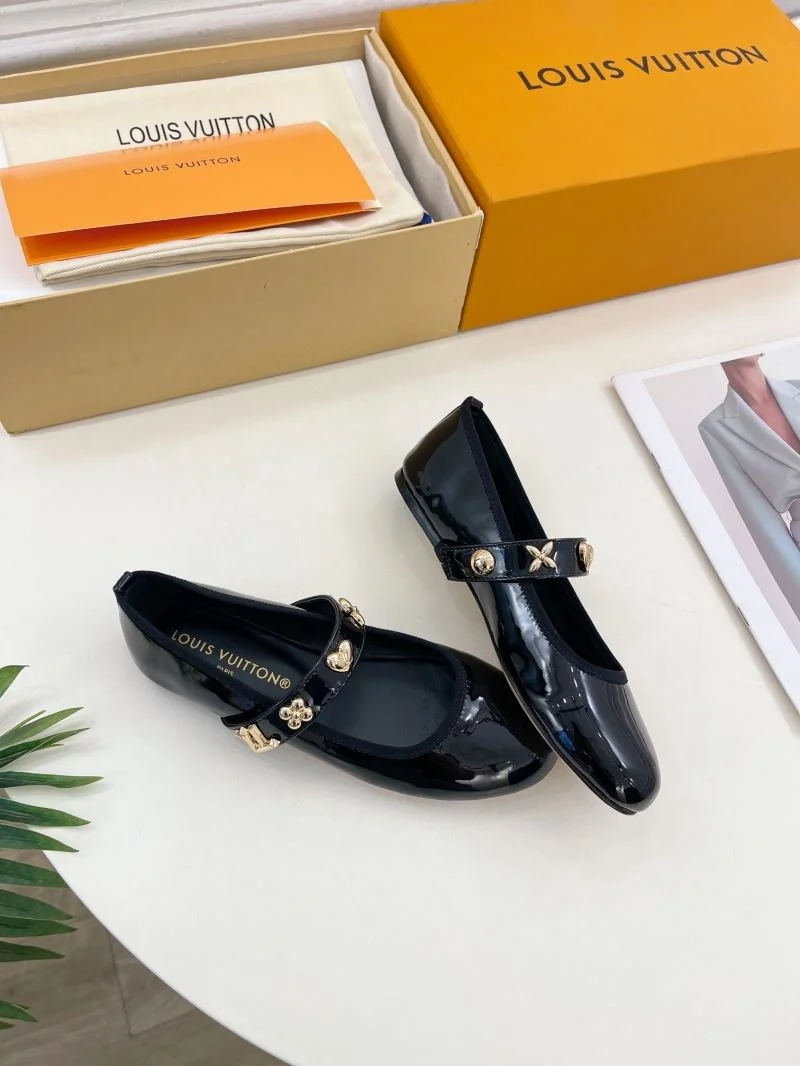 Louis Vuitton Flat Shoes Trendsetting 32396