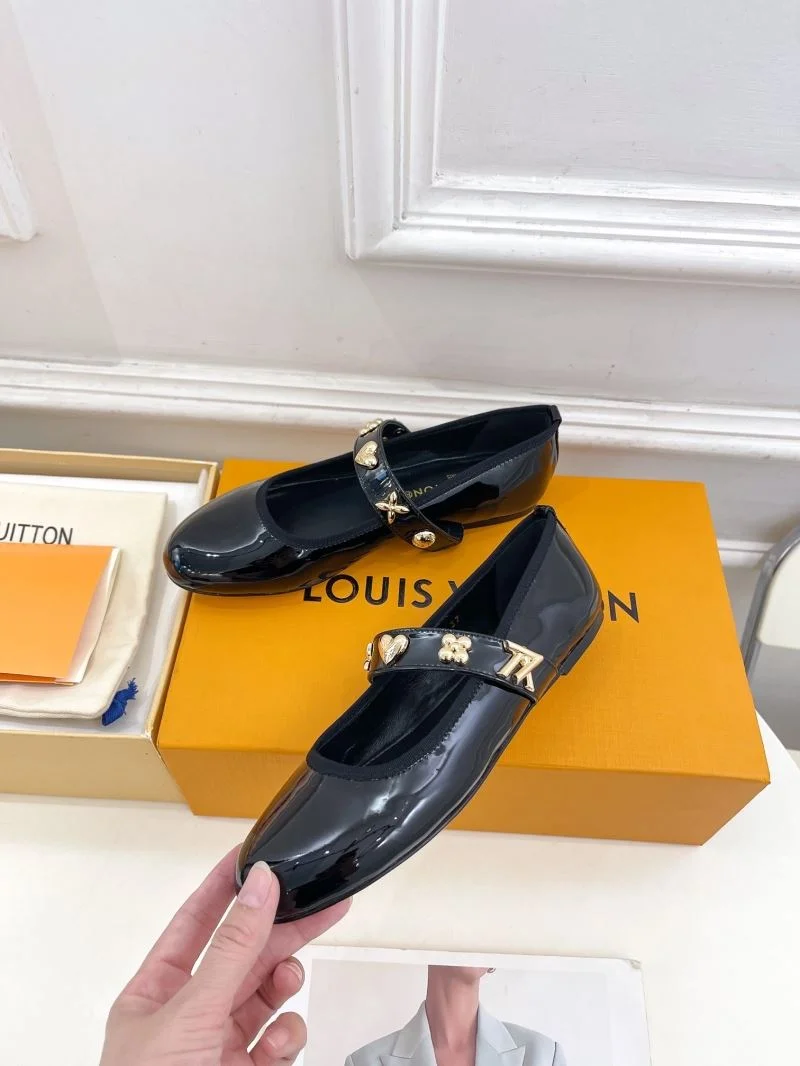 Louis Vuitton Flat Shoes Trendsetting 32396