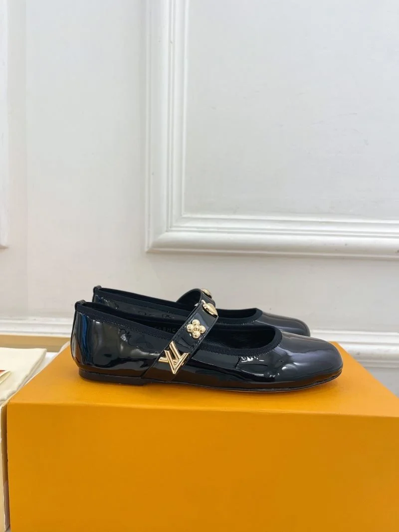 Louis Vuitton Flat Shoes Trendsetting 32396