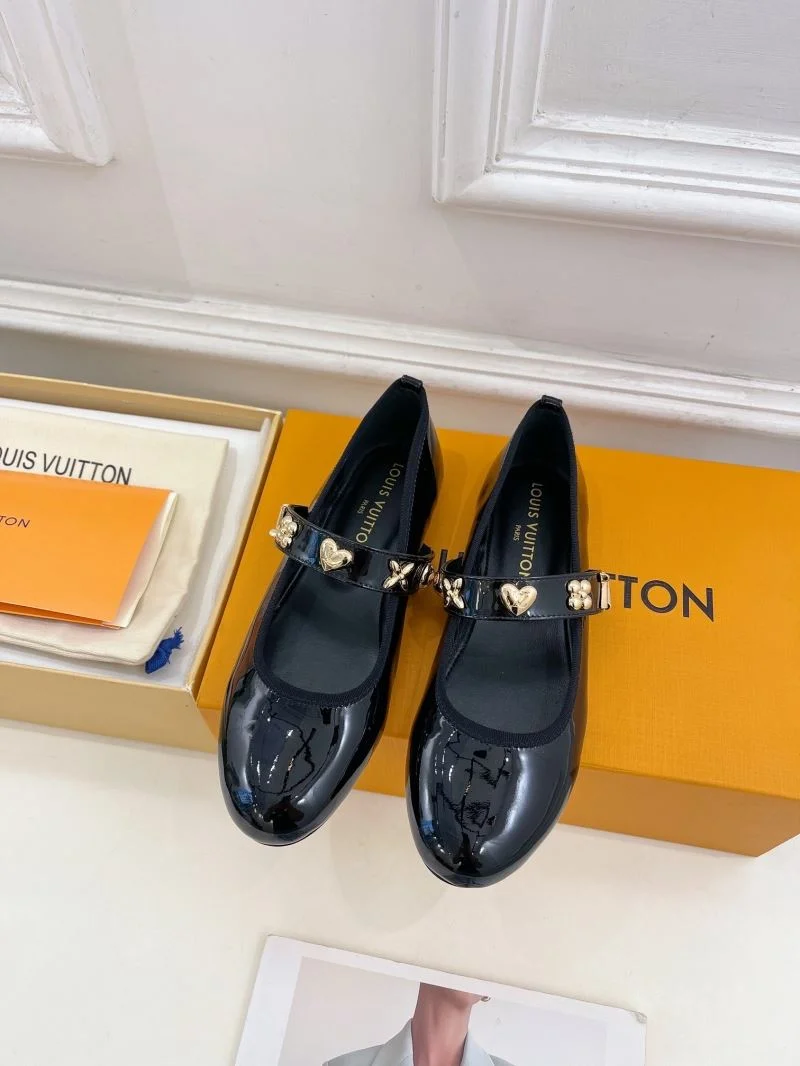 Louis Vuitton Flat Shoes Trendsetting 32396