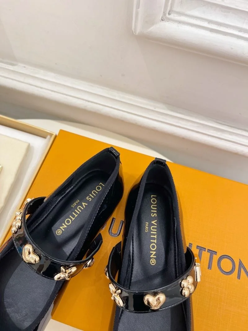 Louis Vuitton Flat Shoes Trendsetting 32396