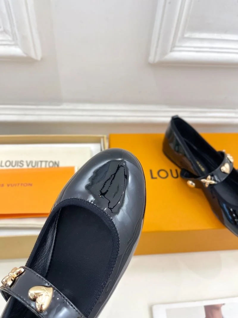 Louis Vuitton Flat Shoes Trendsetting 32396
