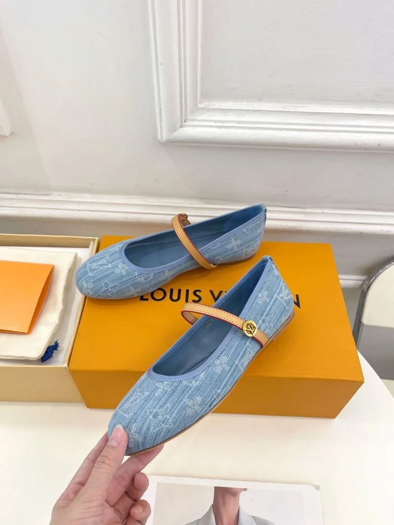 Supportive Louis Vuitton Flat Shoes 32378
