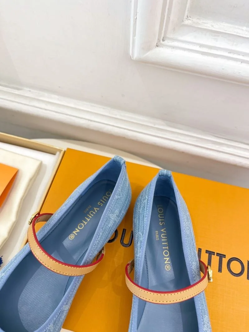 Supportive Louis Vuitton Flat Shoes 32378