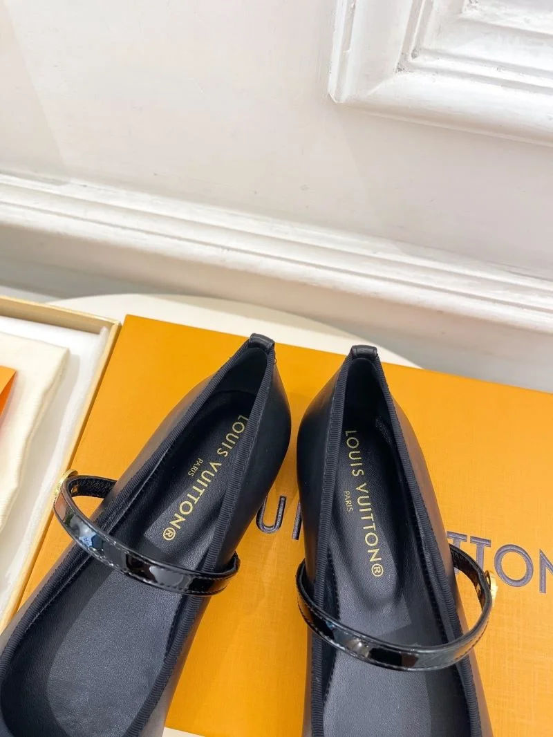 Louis Vuitton Flat Shoes QuickDry 32382