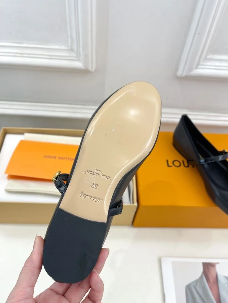 Louis Vuitton Flat Shoes QuickDry 32382