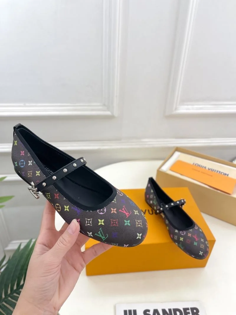 Resilient Louis Vuitton Flat Shoes 32379