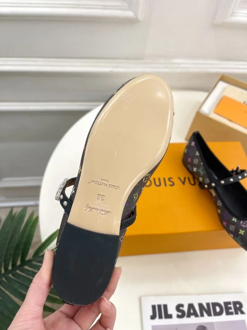 Resilient Louis Vuitton Flat Shoes 32379