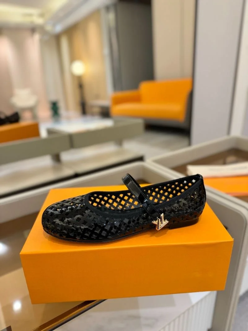 Louis Vuitton Flat Shoes Unisex 32008