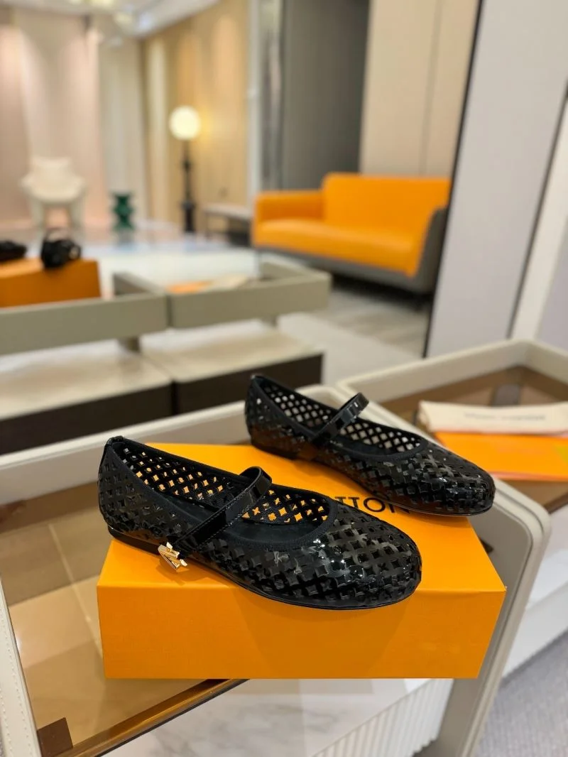 Louis Vuitton Flat Shoes Unisex 32008