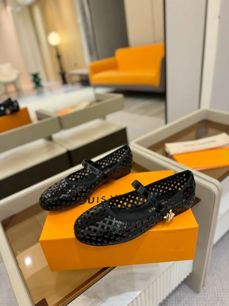 Louis Vuitton Flat Shoes Unisex 32008