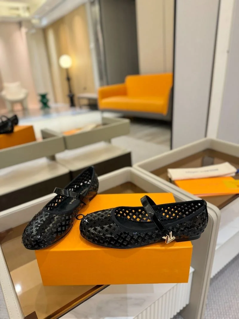 Louis Vuitton Flat Shoes Unisex 32008