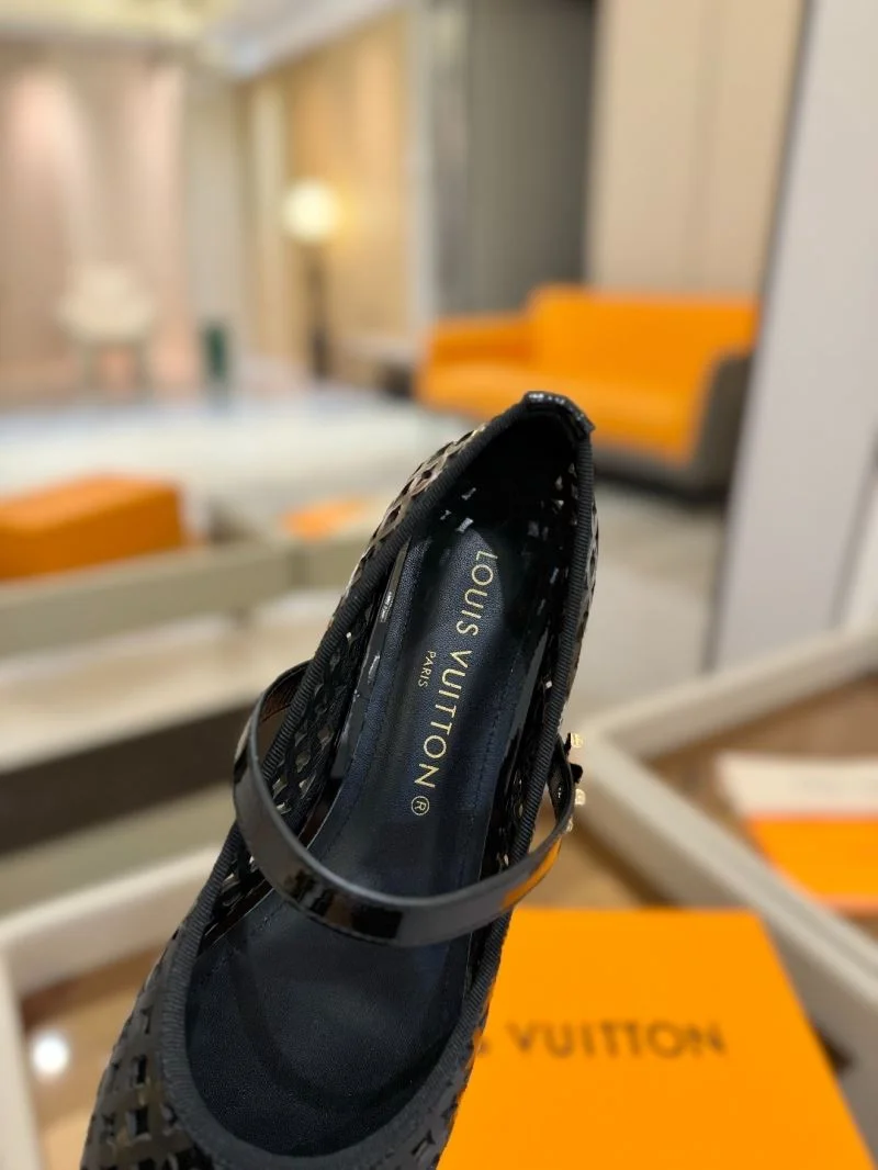 Louis Vuitton Flat Shoes Unisex 32008