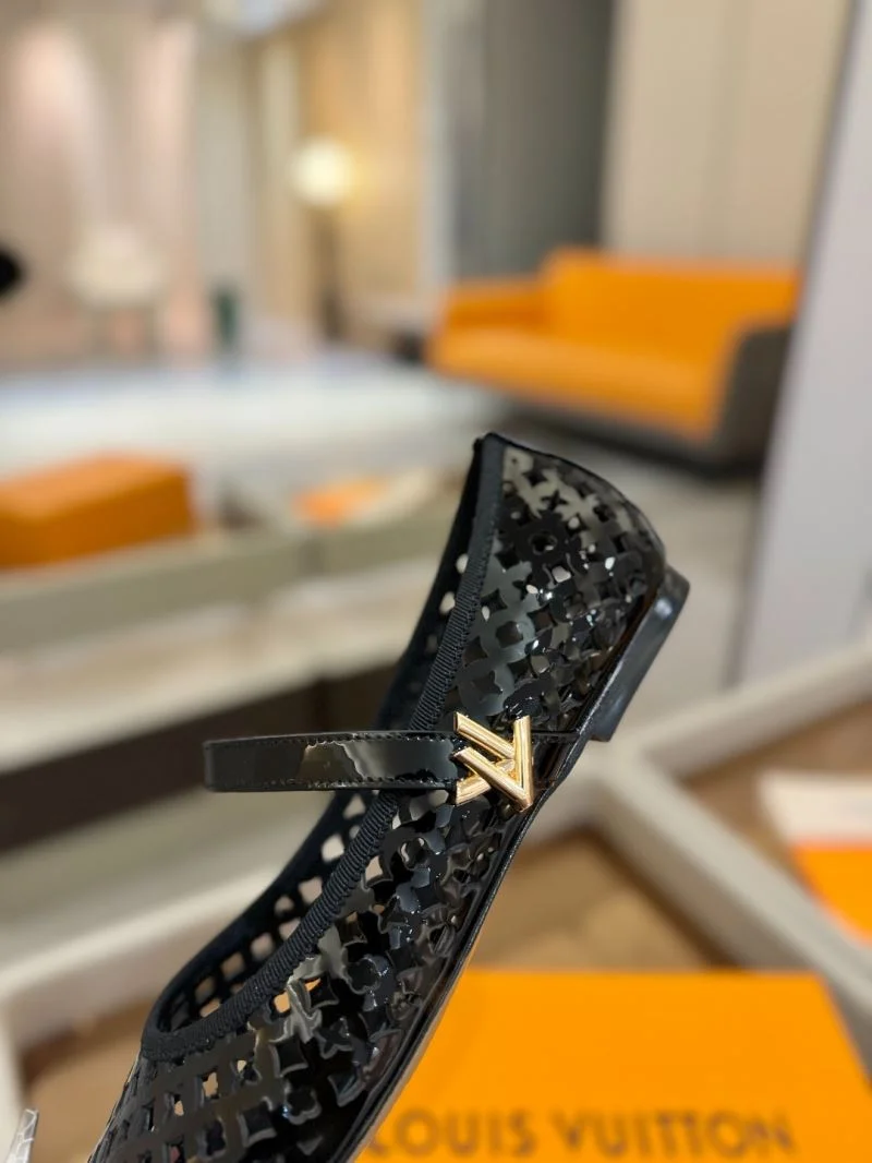 Louis Vuitton Flat Shoes Unisex 32008